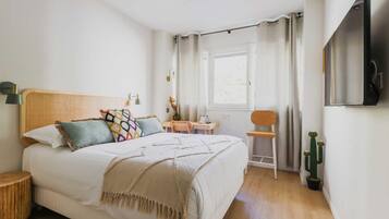 Desk, iron/ironing board, free WiFi, bed sheets