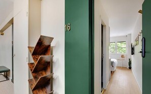 Skrivbord, strykjärn/strykbräda, gratis wi-fi och sängkläder