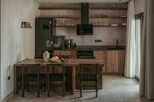 Frigobar, tetera/pava eléctrica