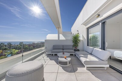 Luxury Penthouse with Seaview & Golf 5010