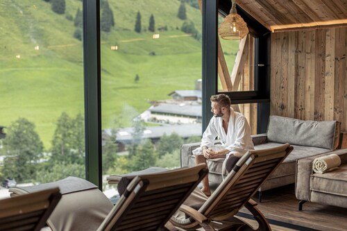 Lovely apartment with mountain views