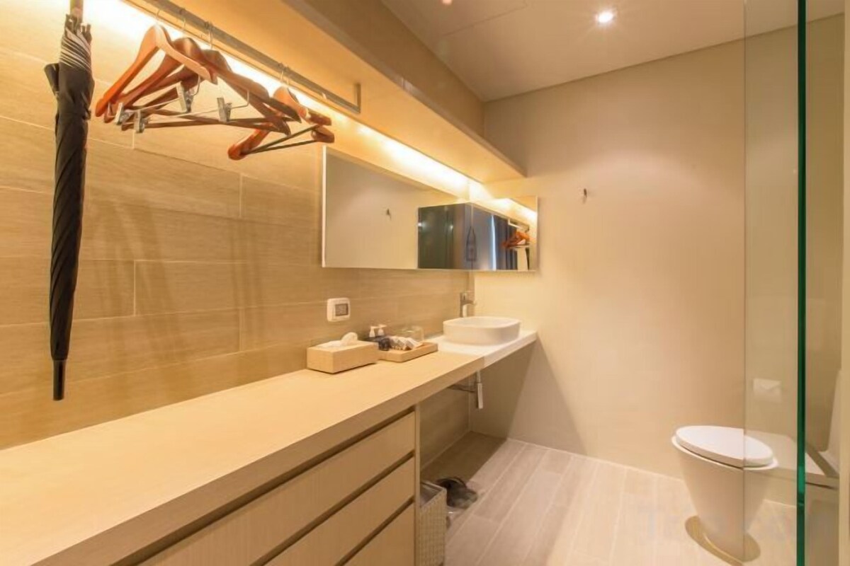 Bathroom | Separate tub and shower