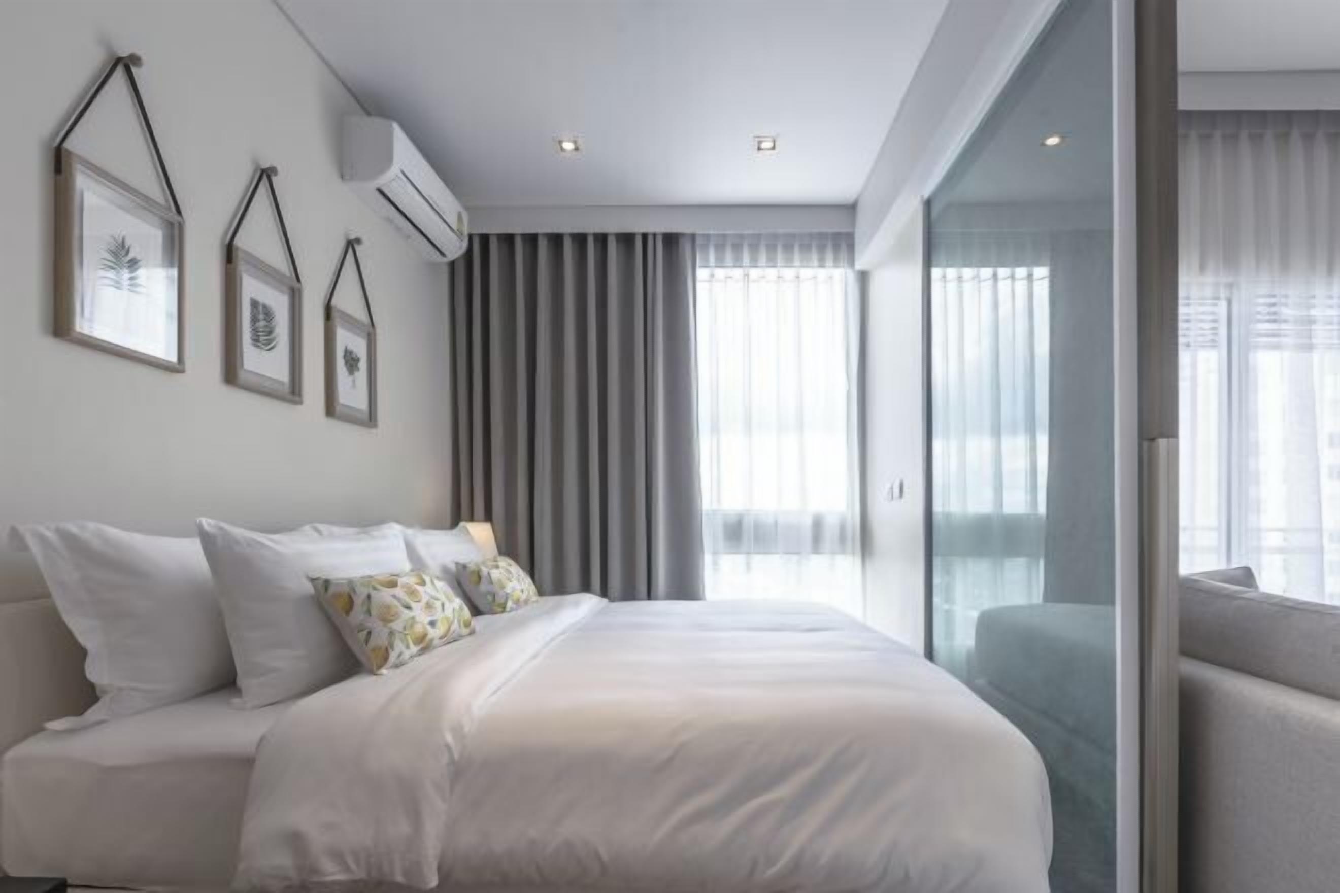 書桌、免費無線上網、床單