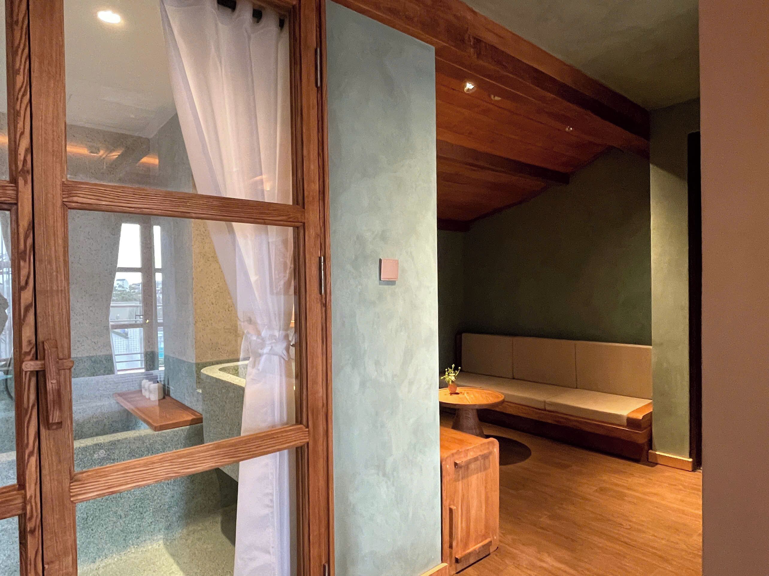 Executive Double Room, Balcony, City View | Living area | 45-inch flat-screen TV with cable channels