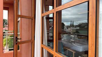 Chambre Double Deluxe, balcon, vue ville | Terrasse/Patio