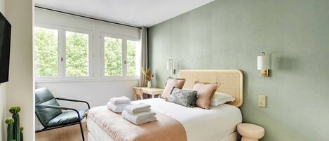 Desk, iron/ironing board, free WiFi, bed sheets