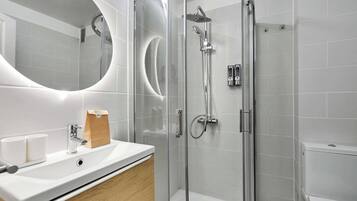 Bruser, hårtørrer, håndklæder