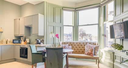 B HOME STAY- Bliss Studio for 2 Nr Glasgow Airport