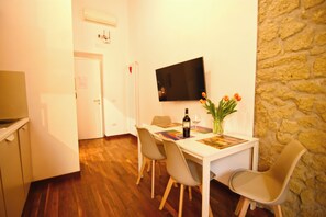 Luksusleilighet, tekjøkken | Eget kjøkken | Kjøleskap, mikrobølgeovn, ovn og kokeplater