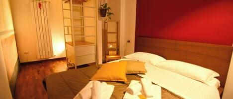 Luxury Apartment, Kitchenette | 1 bilik tidur, seterika/papan seterika, Wi-fi percuma