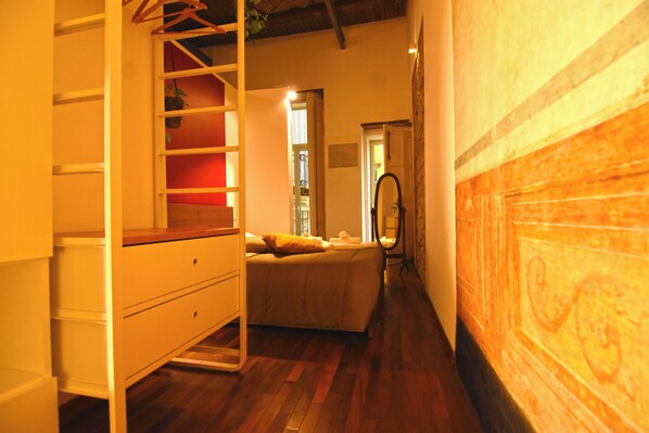 Luxury Apartment, Kitchenette | 1 bedroom, iron/ironing board, free WiFi - La Casa di Apollo (Naples)