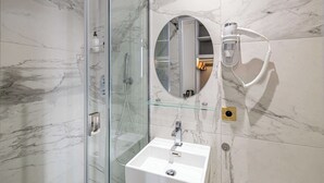 Unclassified image, 3 of 10, button - Avaton Hotel - Deluxe Room - Cannes Palais (Cannes)