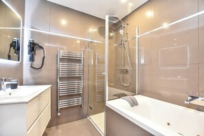 Shower, hair dryer, towels, shampoo