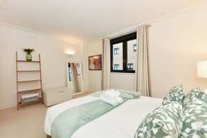 2 slaapkamers, een strijkplank/strijkijzer, reisbedje, gratis wifi