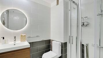 Bruser, hårtørrer, håndklæder