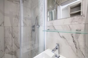 Shower, hair dryer, towels