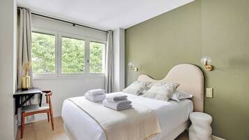 Bureau, fer et planche à repasser, Wi-Fi gratuit, draps fournis