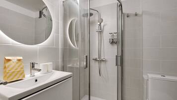 Shower, hair dryer, towels, shampoo