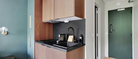 Fridge, microwave, stovetop, coffee/tea maker