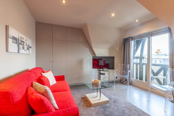 Smart TV - Apartment with parking on Place de Morny (Deauville)