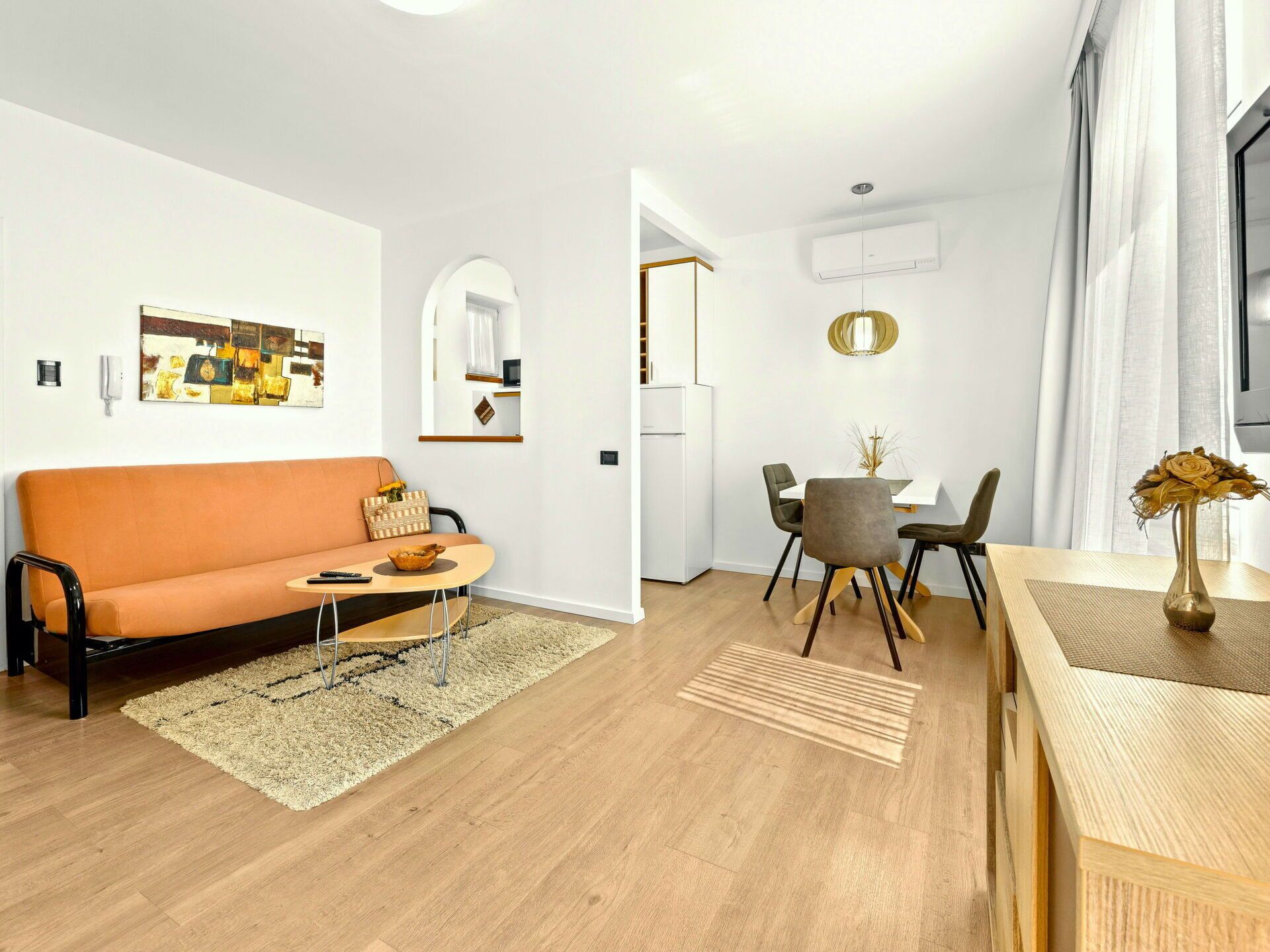 Meubles, Design Intérieur, Sol, Sol, Mur, Bois, Pièce, Plafond, Canapé, Appartement
