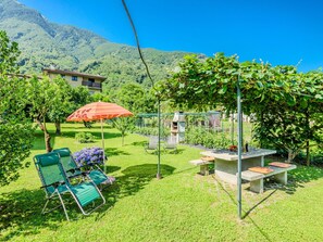 Outdoor dining - Beautiful private villa for 5 people with WIFI, TV, patio and pets allowed (Delebio)