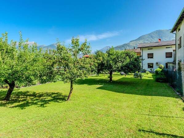Property grounds - Beautiful private villa for 5 people with WIFI, TV, patio and pets allowed (Delebio)