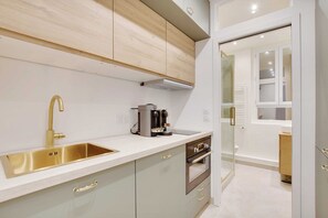 Kühlschrank, Ofen, Herdplatte, Geschirrspüler