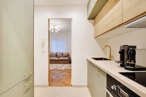 Réfrigérateur, four, plaque de cuisson, lave-vaisselle