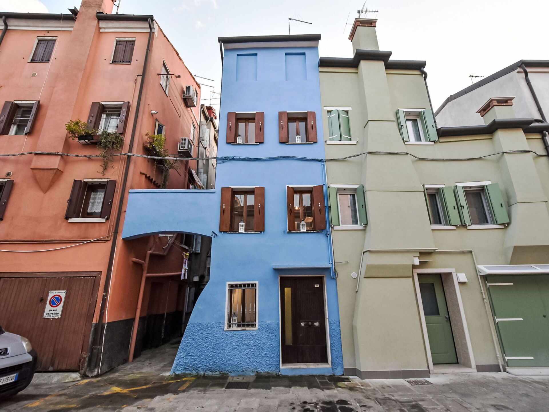 Blau, Wand, Fenster, Fassade, Nachbarschaft, Die Architektur, Tür, Zuhause, Wohnung, Balkon