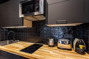 Fridge, microwave, stovetop, dishwasher