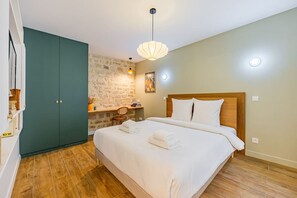 1 bedroom, iron/ironing board, travel cot, bed sheets