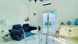 Smart TV, books - Gorgeous detached house with sea view in Amalfi "Penelope 13 Suite (Amalfi)