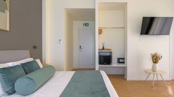 Deluxe Quadruple Room, City View