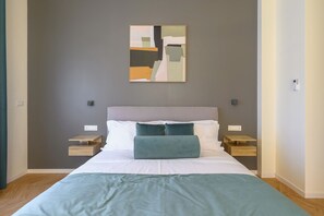 Deluxe Quadruple Room, City View | In-room safe, blackout drapes, free WiFi - Tolu Relais (Rome)