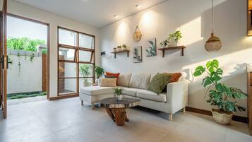 Vila luxo | Área de estar | Smart TV 27 polegadas com canais a cabo