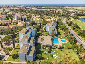 Garden - 1BR Apartment with Pool at Lago Azul (Loulé)