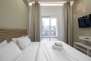 Estúdio premium, sacada, vista para a cidade | Individualmente decorados, individualmente mobiliados