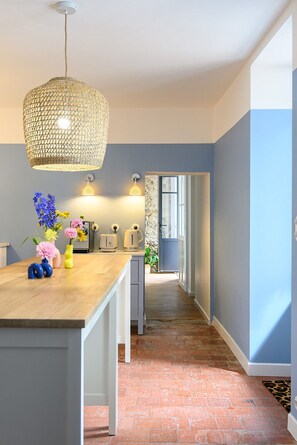 Interior - Le Clos du Petit Saint Thomas - upmarket accommodation for up to 18 people (La Garnache)