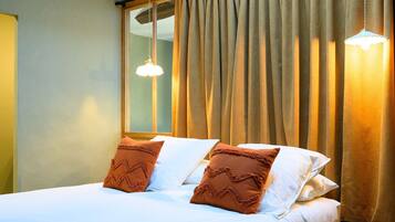6 bedrooms, iron/ironing board, WiFi, bed sheets