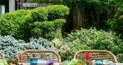 Le Clos du Petit Saint Thomas - upmarket accommodation for up to 18 people