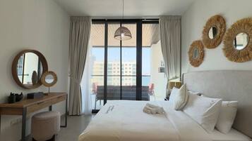 2 bedrooms, iron/ironing board, travel cot, WiFi