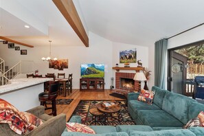 Fernseher, Kamin
