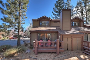 Exterior - Bearfoot by the Bay By Destination Big Bear: Cozy Mountain 3 Bed Condo! Community Tennis Courts !HOT TUB & Seasonal Pool! Close to Big Bear Marina’s & Village! (Big Bear Lake)