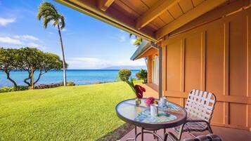 Condo Deluxe, lanai, vista al océano | Vista desde la habitación