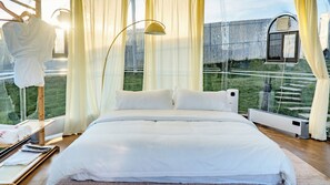 Down duvets, blackout curtains, free WiFi, bed sheets - Shangri-La ManXinYu Frozen Dream Forest (Deqin)