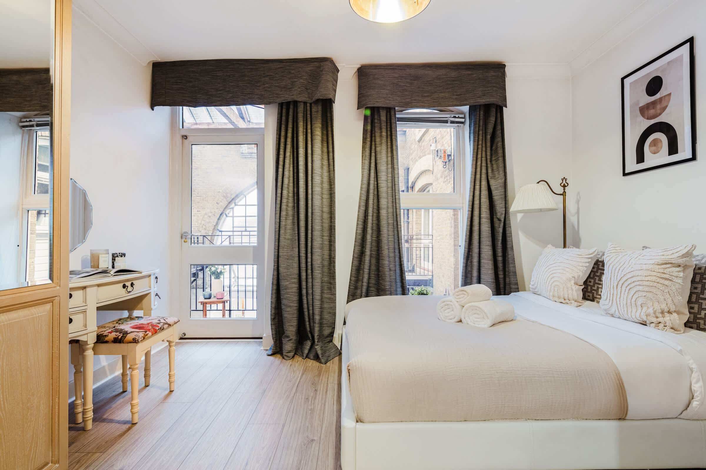 1 soveværelse, skrivebord, strygejern/strygebræt, weekendseng