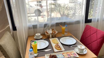 Free daily continental breakfast