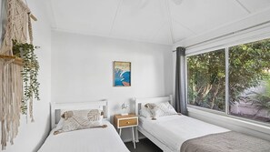 4 bedrooms, WiFi, bed sheets