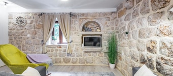 Villa Dovecote with Private Sauna, Jacuzzi & Gym